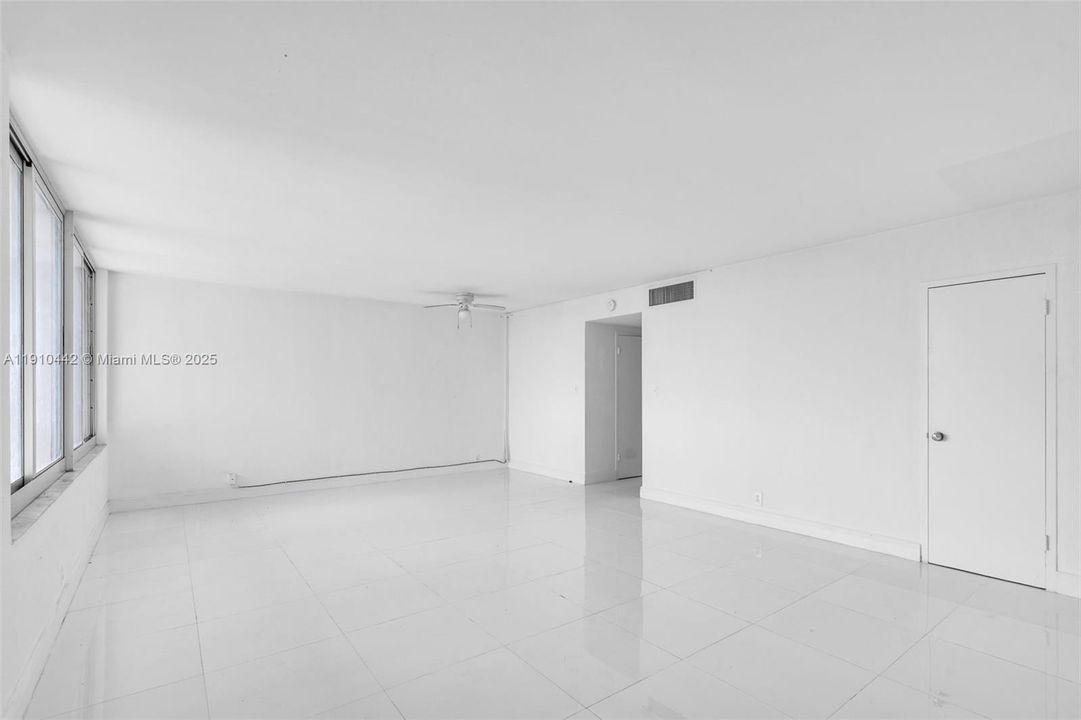 Active With Contract: $249,000 (0 beds, 1 baths, 680 Square Feet)