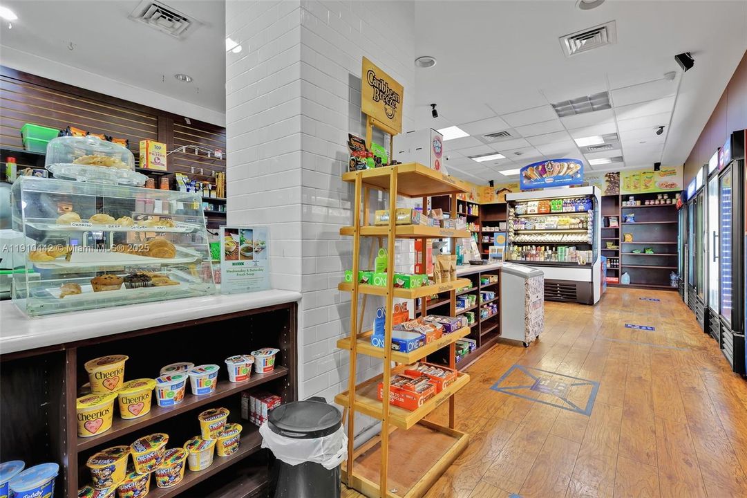 Active With Contract: $249,000 (0 beds, 1 baths, 680 Square Feet)