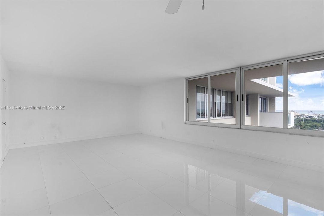 Active With Contract: $249,000 (0 beds, 1 baths, 680 Square Feet)