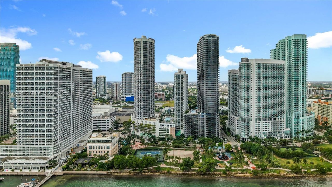 合同活跃: $350,000 (1 贝兹, 1 浴室, 791 平方英尺)