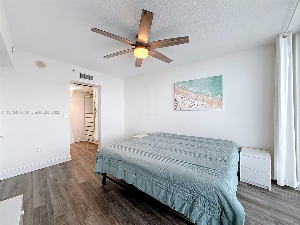 合同活跃: $350,000 (1 贝兹, 1 浴室, 791 平方英尺)