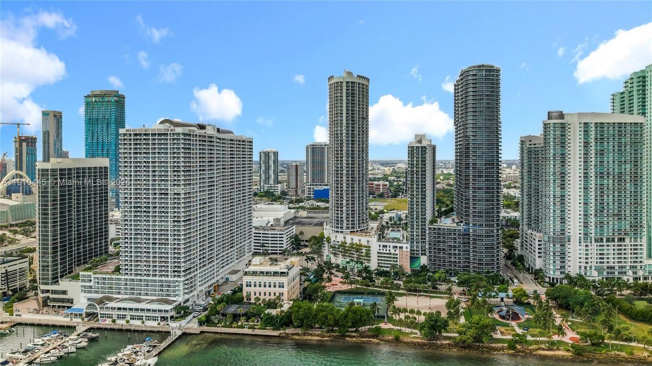 合同活跃: $350,000 (1 贝兹, 1 浴室, 791 平方英尺)