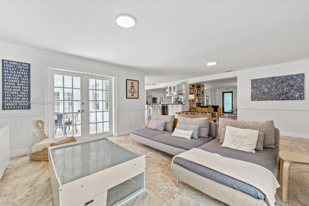 В аренду: $10,000 (5 спален, 4 ванн, 2869 Квадратных фут)