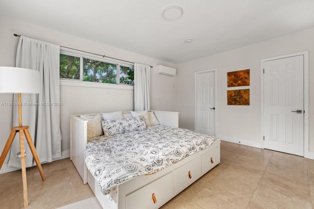 В аренду: $10,000 (5 спален, 4 ванн, 2869 Квадратных фут)