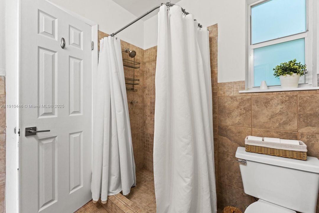 В аренду: $10,000 (5 спален, 4 ванн, 2869 Квадратных фут)