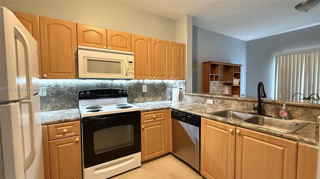 出租: $1,950 (3 贝兹, 2 浴室, 1166 平方英尺)