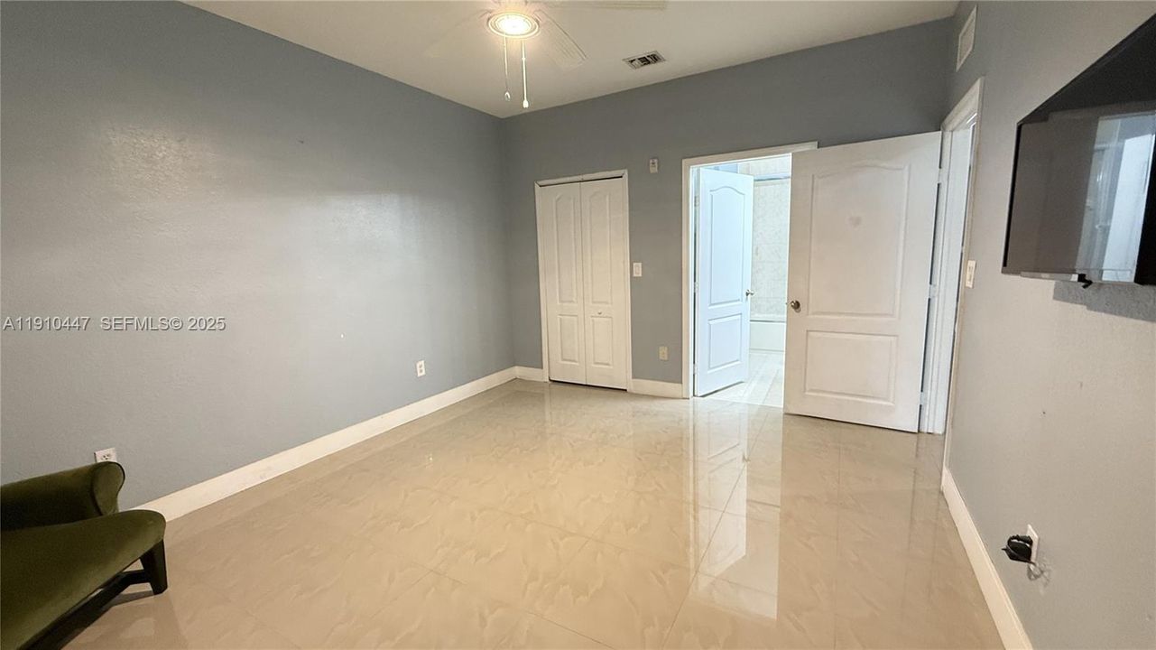 出租: $1,950 (3 贝兹, 2 浴室, 1166 平方英尺)