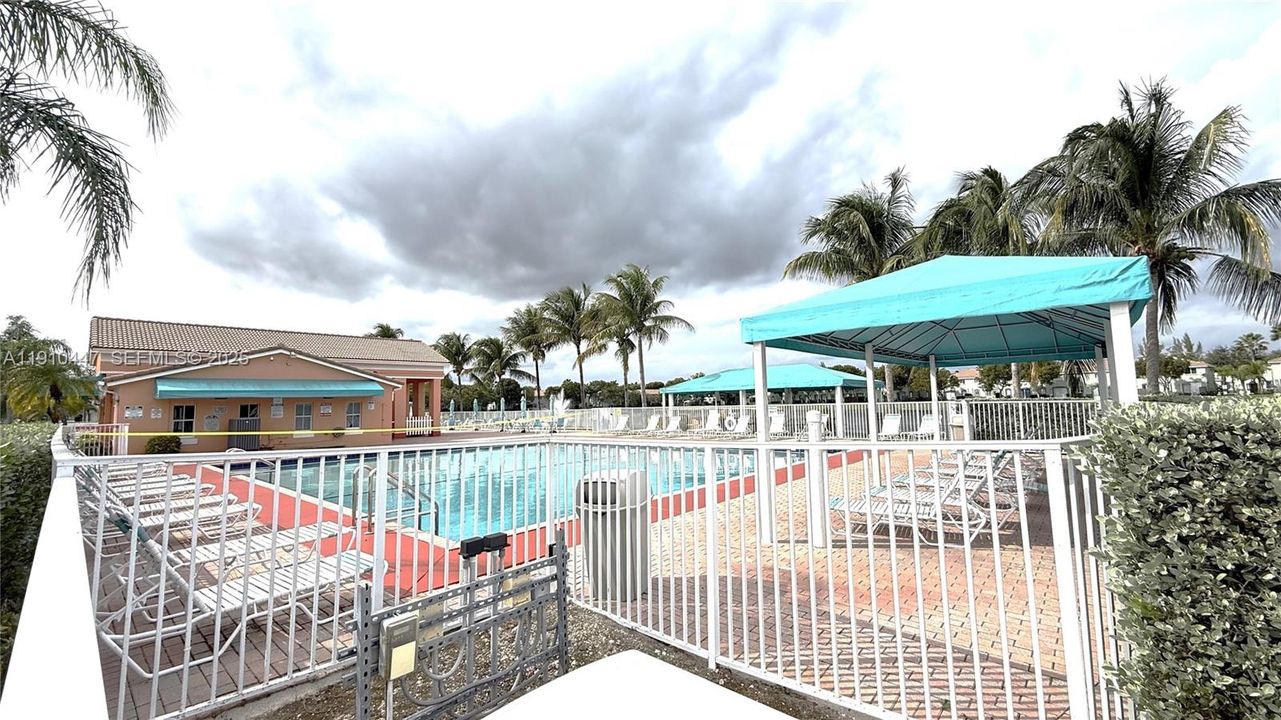 出租: $1,950 (3 贝兹, 2 浴室, 1166 平方英尺)