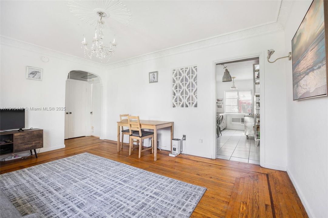 For Sale: $280,000 (1 beds, 1 baths, 780 Square Feet)