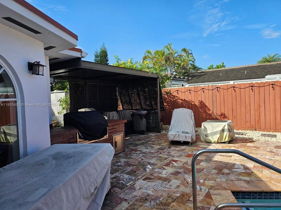 For Sale: $1,100,000 (4 beds, 2 baths, 2936 Square Feet)