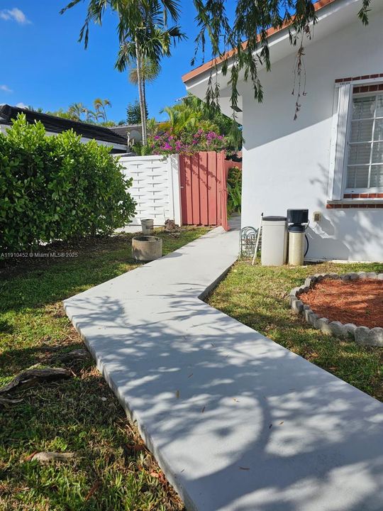 For Sale: $1,100,000 (4 beds, 2 baths, 2936 Square Feet)