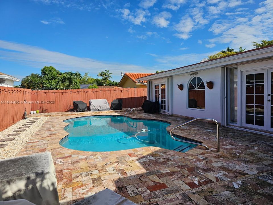 For Sale: $1,100,000 (4 beds, 2 baths, 2936 Square Feet)