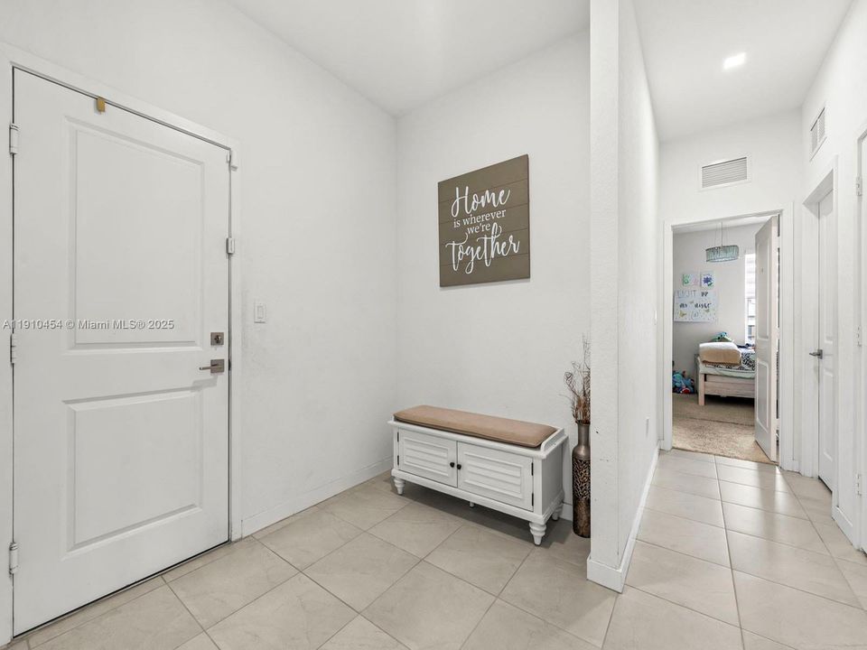 待售: $845,000 (4 贝兹, 3 浴室, 2571 平方英尺)