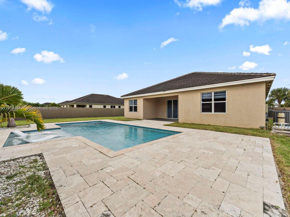 待售: $845,000 (4 贝兹, 3 浴室, 2571 平方英尺)