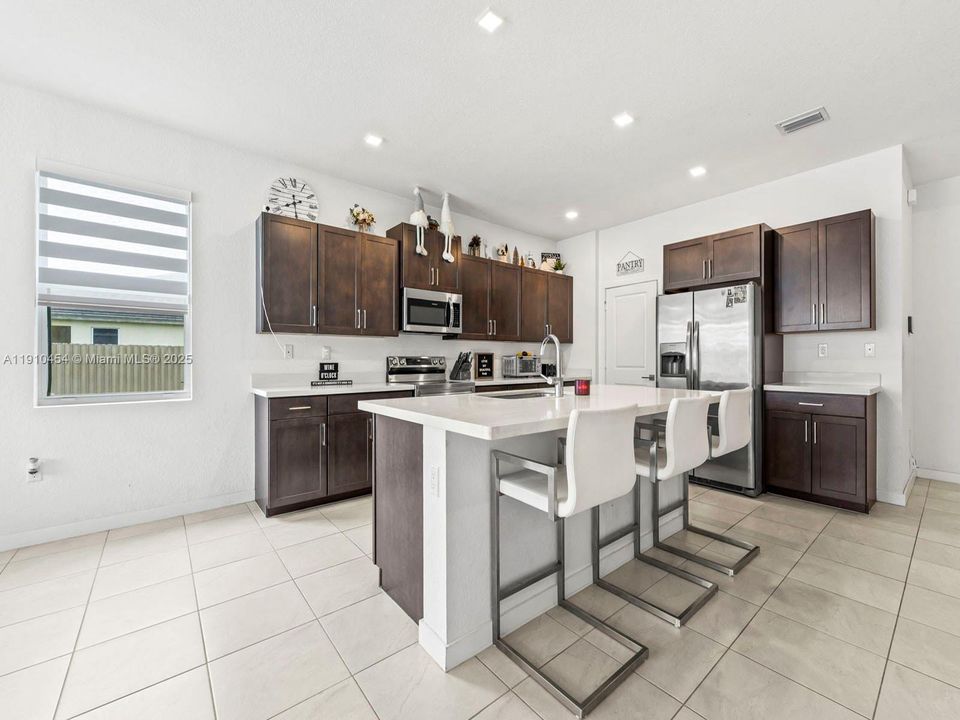 待售: $845,000 (4 贝兹, 3 浴室, 2571 平方英尺)