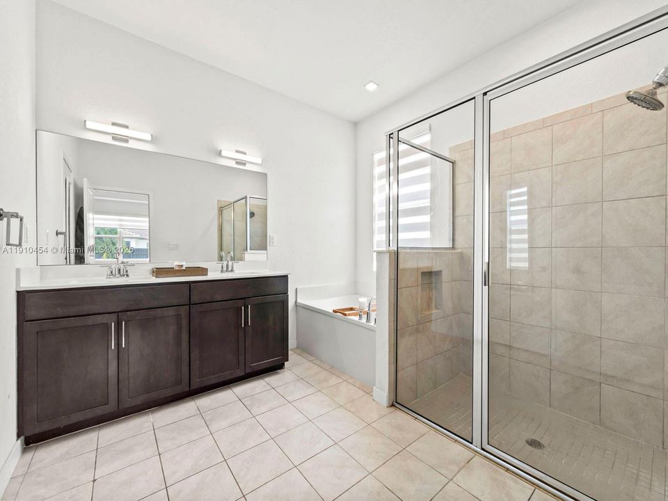 待售: $845,000 (4 贝兹, 3 浴室, 2571 平方英尺)