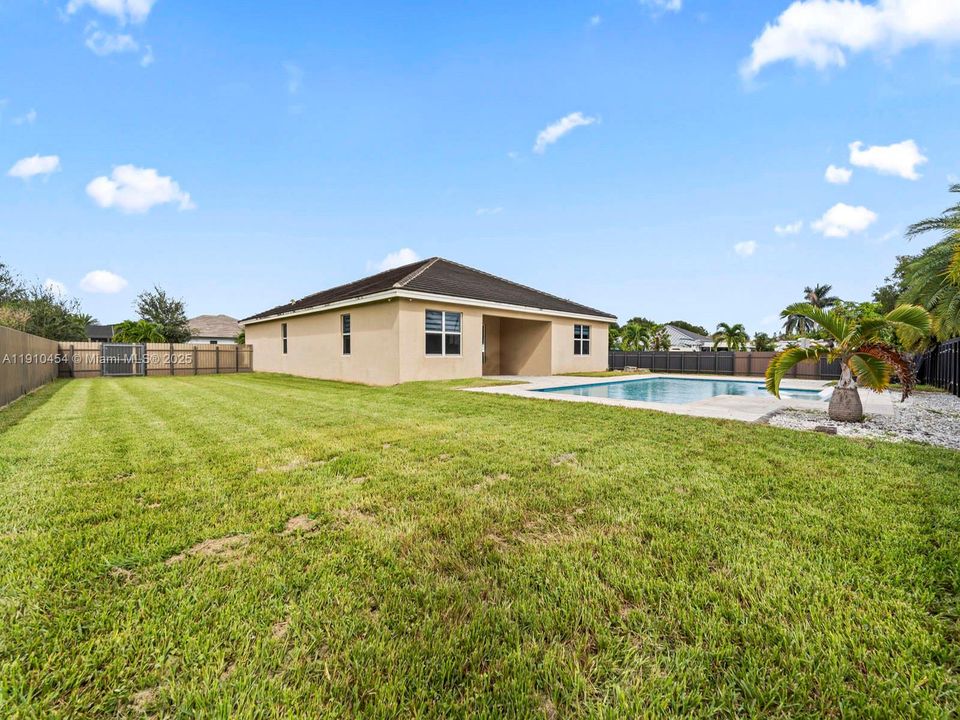 待售: $845,000 (4 贝兹, 3 浴室, 2571 平方英尺)