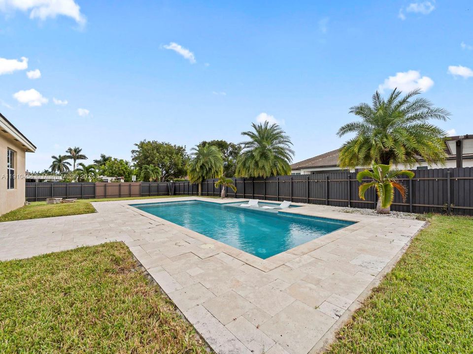 待售: $845,000 (4 贝兹, 3 浴室, 2571 平方英尺)