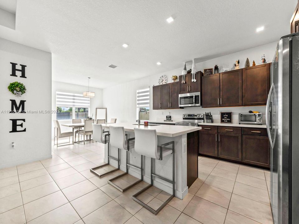 待售: $845,000 (4 贝兹, 3 浴室, 2571 平方英尺)