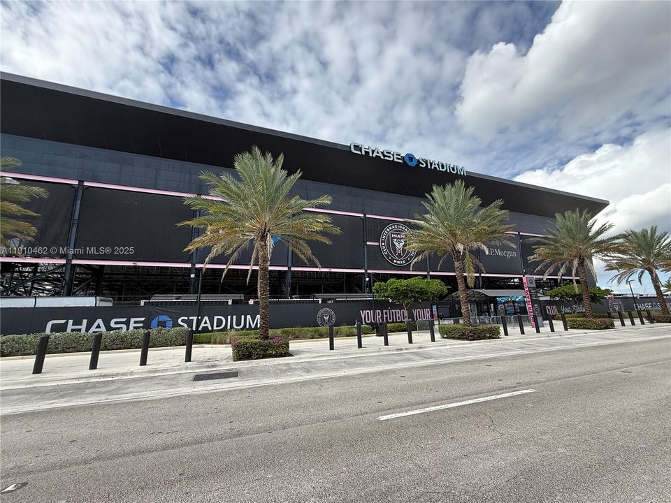 Active With Contract: $799,000 (3 beds, 2 baths, 2130 Square Feet)