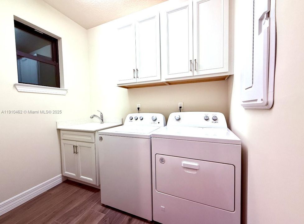 Active With Contract: $799,000 (3 beds, 2 baths, 2130 Square Feet)