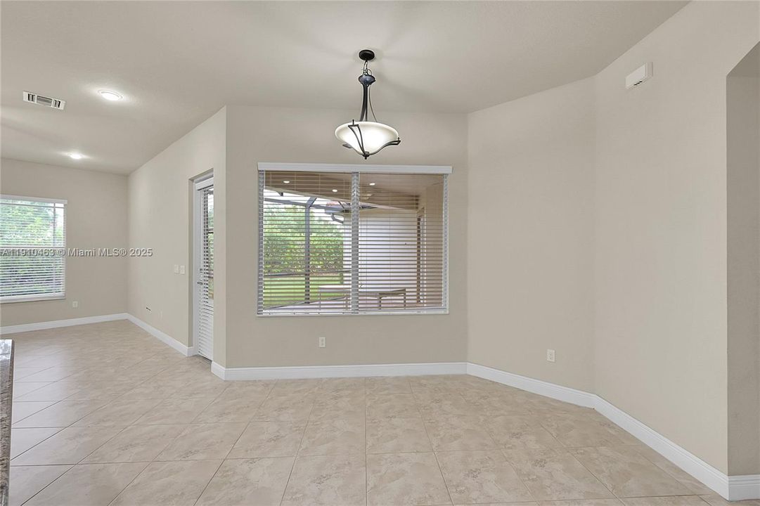 出租: $5,750 (4 贝兹, 3 浴室, 2972 平方英尺)