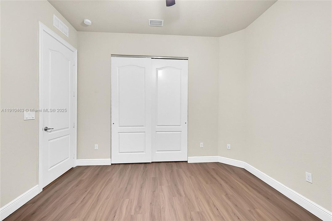 出租: $5,750 (4 贝兹, 3 浴室, 2972 平方英尺)