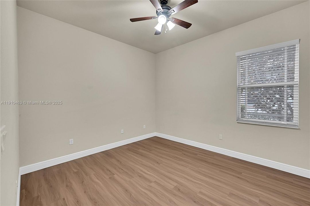 出租: $5,750 (4 贝兹, 3 浴室, 2972 平方英尺)