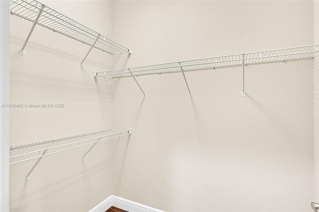 出租: $5,750 (4 贝兹, 3 浴室, 2972 平方英尺)