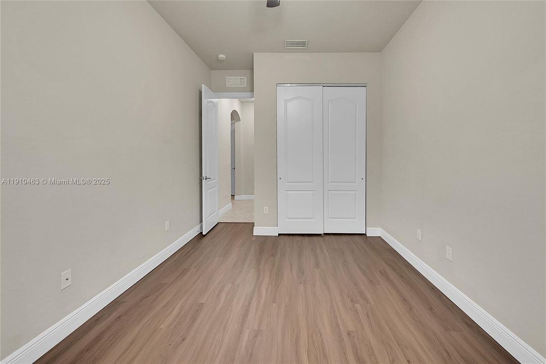 出租: $5,750 (4 贝兹, 3 浴室, 2972 平方英尺)