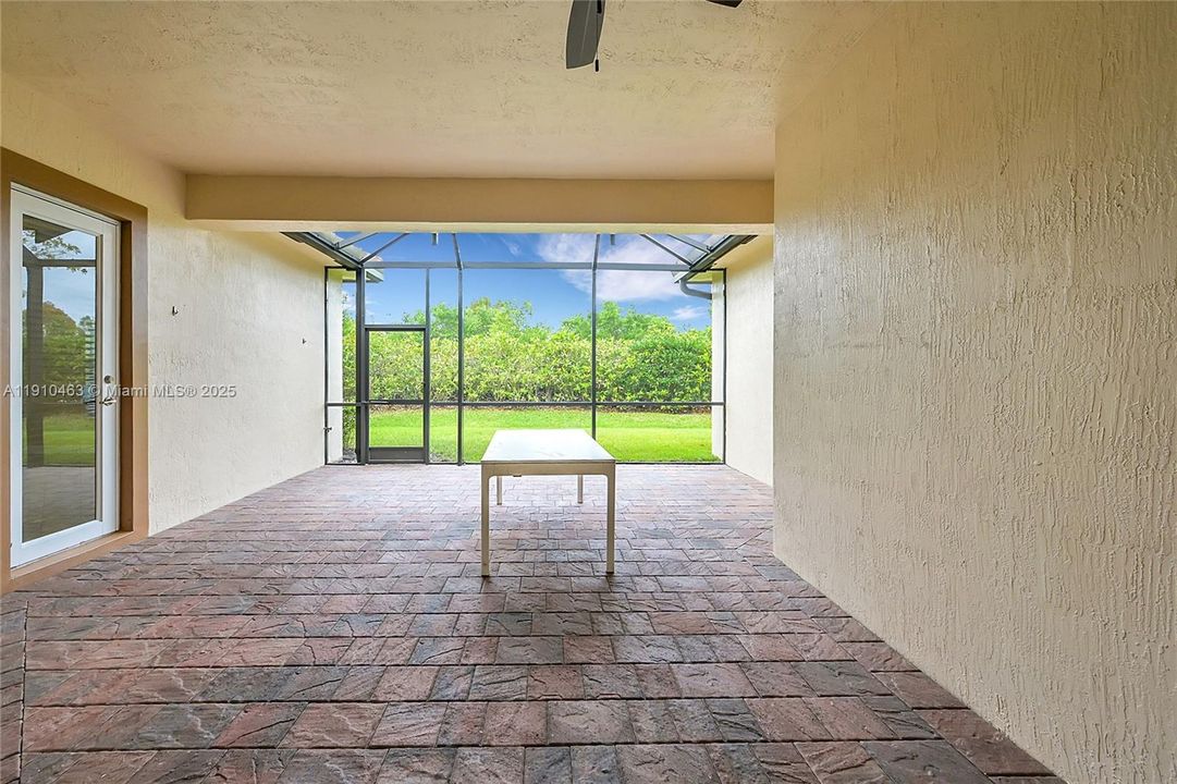 出租: $5,750 (4 贝兹, 3 浴室, 2972 平方英尺)