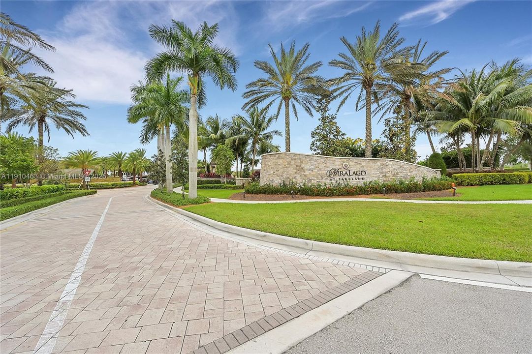 出租: $5,750 (4 贝兹, 3 浴室, 2972 平方英尺)