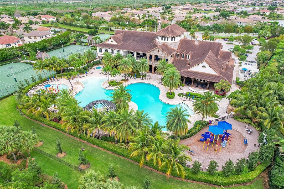 出租: $5,750 (4 贝兹, 3 浴室, 2972 平方英尺)