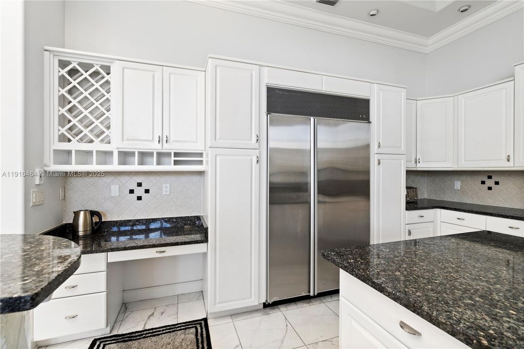 For Sale: $3,450,000 (4 beds, 4 baths, 4700 Square Feet)