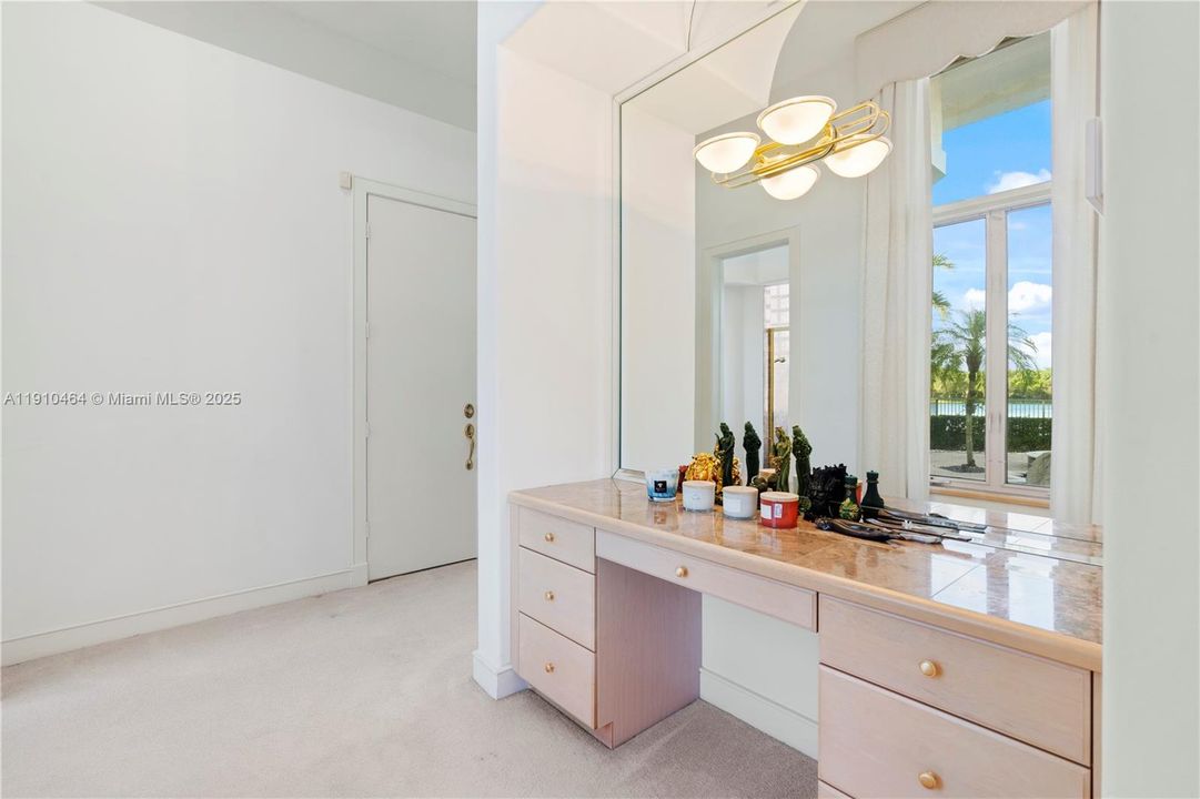 For Sale: $3,450,000 (4 beds, 4 baths, 4700 Square Feet)