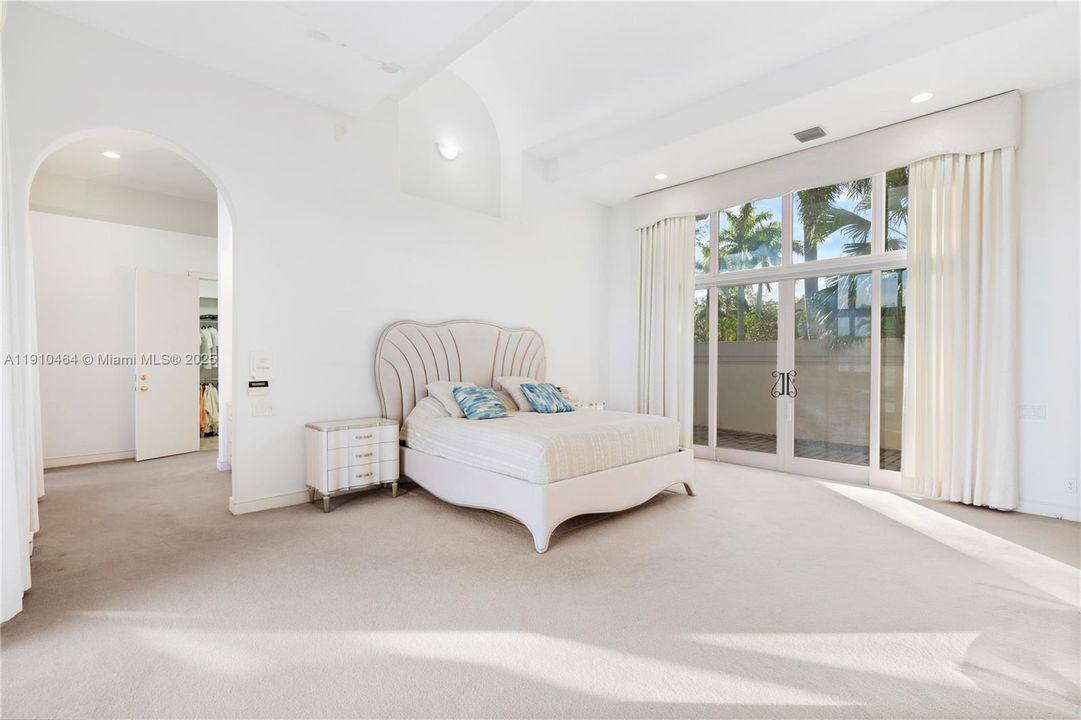 For Sale: $3,450,000 (4 beds, 4 baths, 4700 Square Feet)