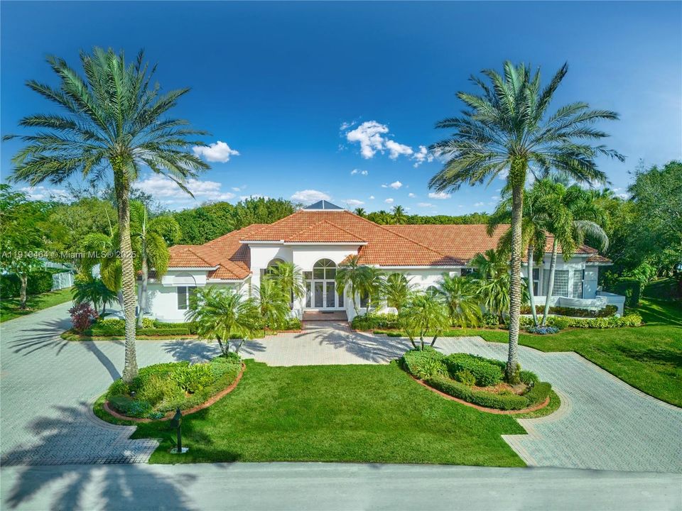 For Sale: $3,450,000 (4 beds, 4 baths, 4700 Square Feet)