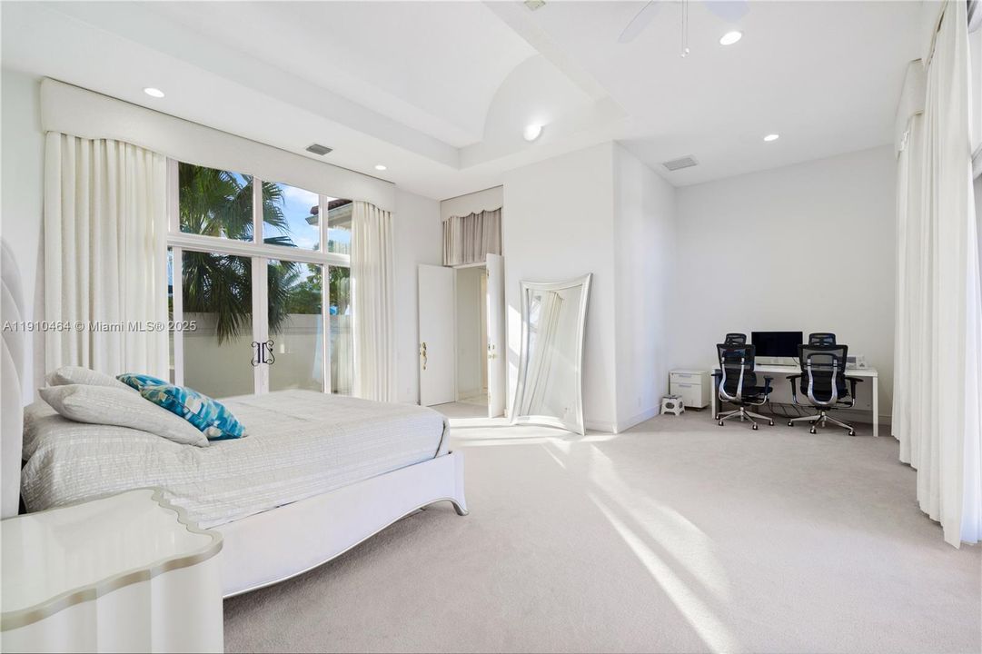 For Sale: $3,450,000 (4 beds, 4 baths, 4700 Square Feet)