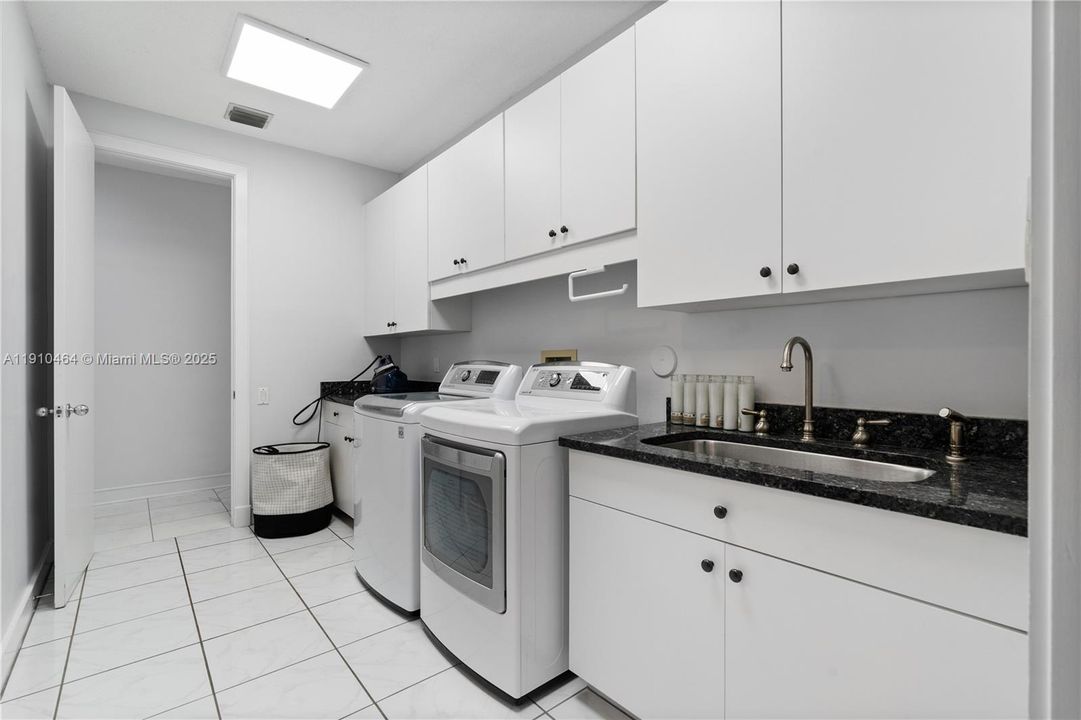 For Sale: $3,450,000 (4 beds, 4 baths, 4700 Square Feet)