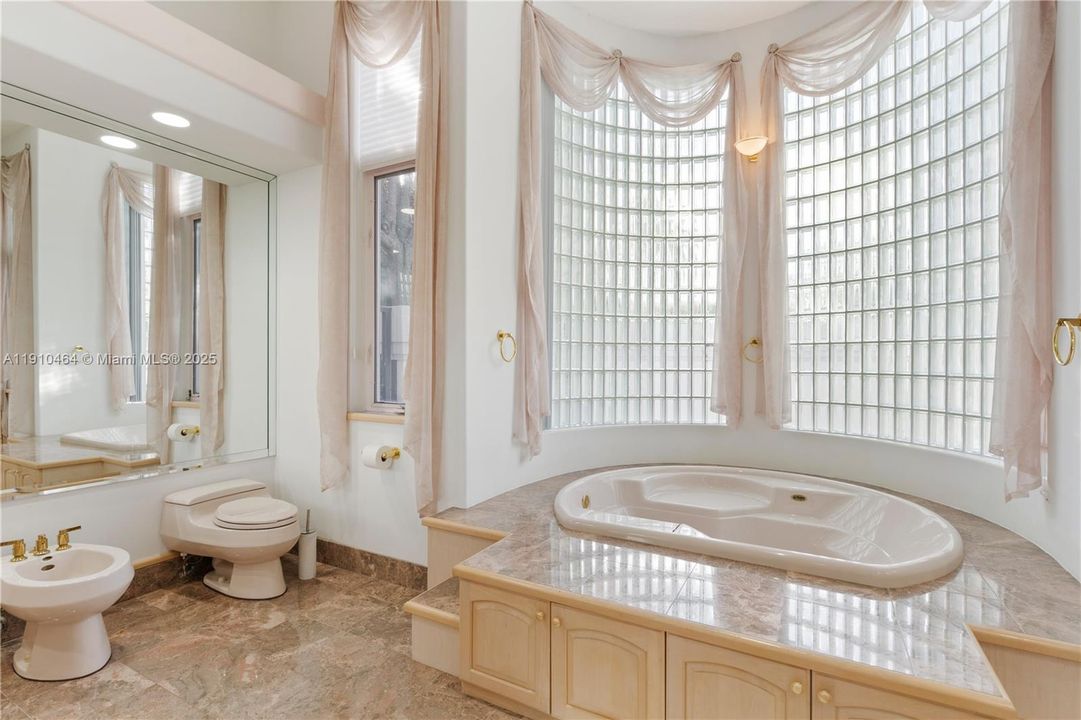 For Sale: $3,450,000 (4 beds, 4 baths, 4700 Square Feet)