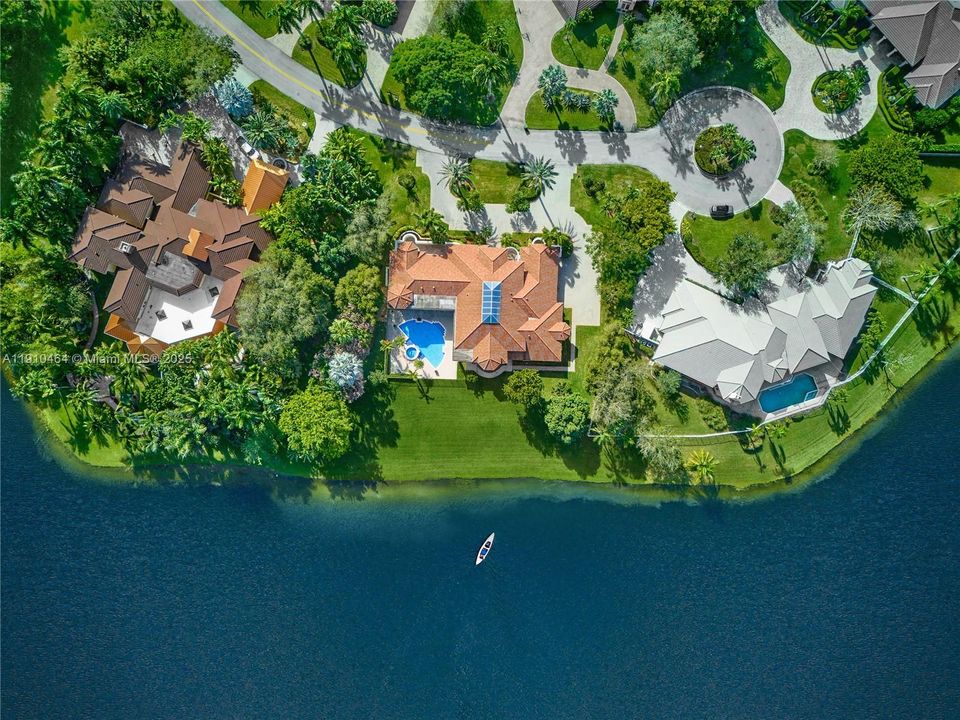 For Sale: $3,450,000 (4 beds, 4 baths, 4700 Square Feet)