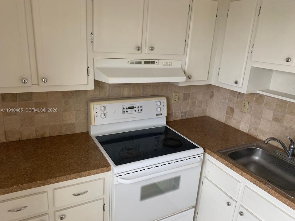 В аренду: $2,300 (1 спален, 1 ванн, 650 Квадратных фут)