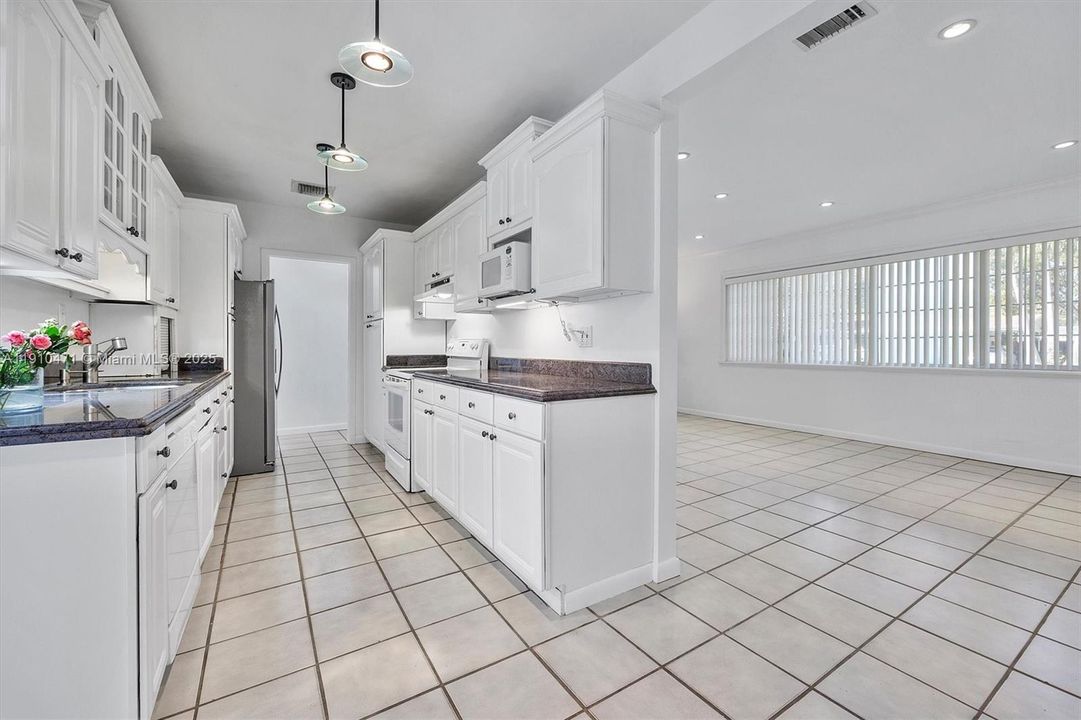 На продажу: $1,050,000 (3 спален, 2 ванн, 1696 Квадратных фут)