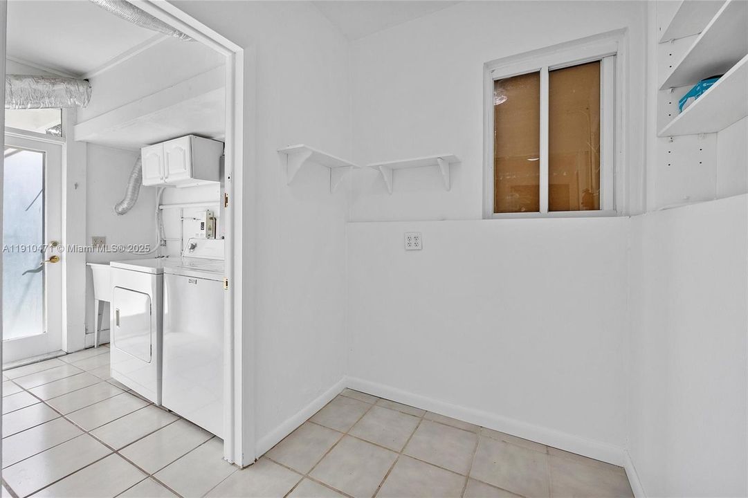 На продажу: $1,050,000 (3 спален, 2 ванн, 1696 Квадратных фут)