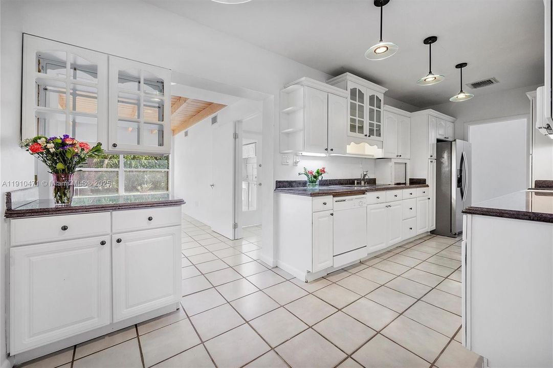 На продажу: $1,050,000 (3 спален, 2 ванн, 1696 Квадратных фут)