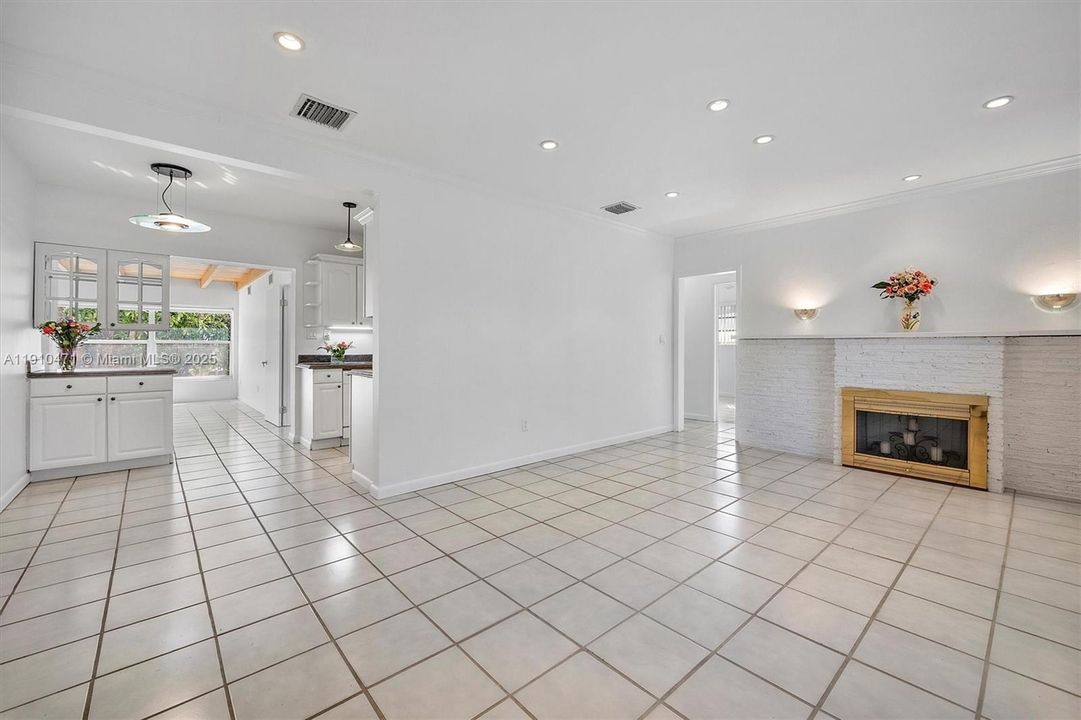 На продажу: $1,050,000 (3 спален, 2 ванн, 1696 Квадратных фут)