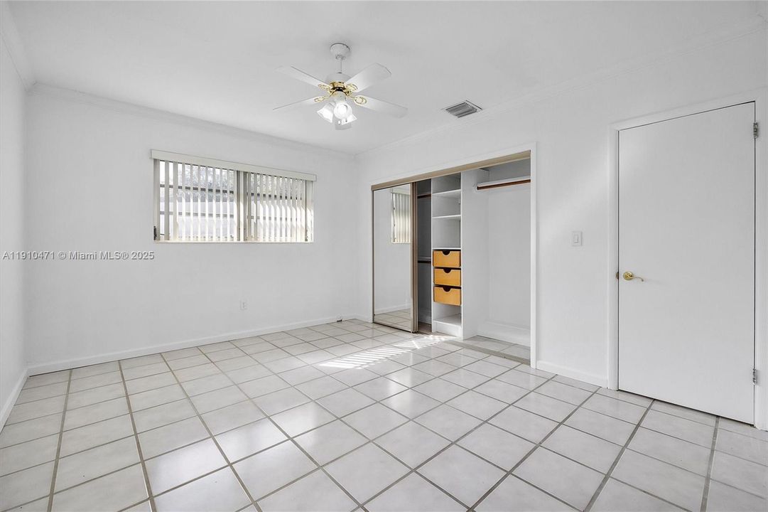 На продажу: $1,050,000 (3 спален, 2 ванн, 1696 Квадратных фут)