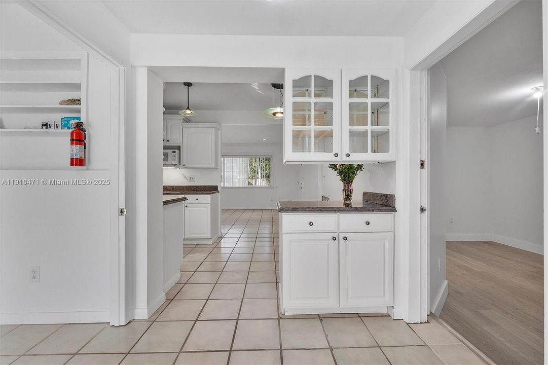 На продажу: $1,050,000 (3 спален, 2 ванн, 1696 Квадратных фут)