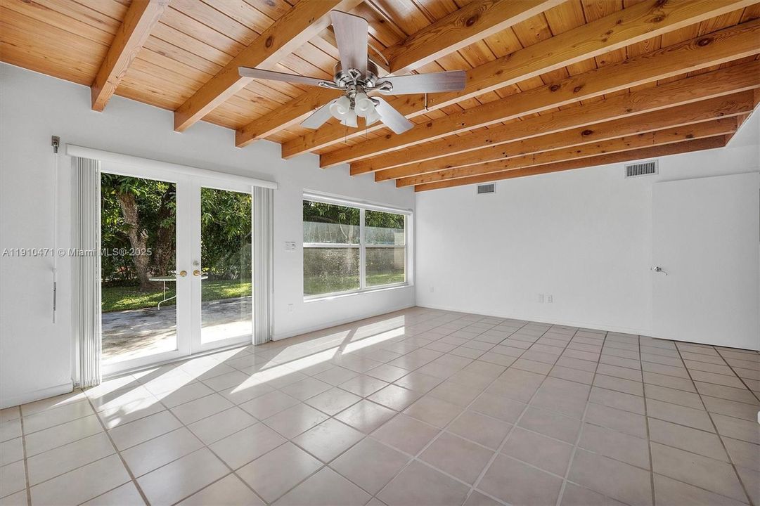 На продажу: $1,050,000 (3 спален, 2 ванн, 1696 Квадратных фут)