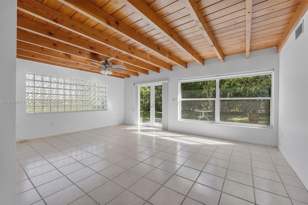 На продажу: $1,050,000 (3 спален, 2 ванн, 1696 Квадратных фут)